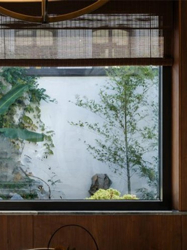 这时倾开窗户，还真是明智！